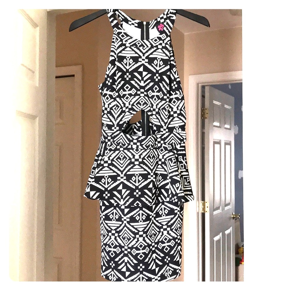 B2B black and white peplum dress medium NWT
